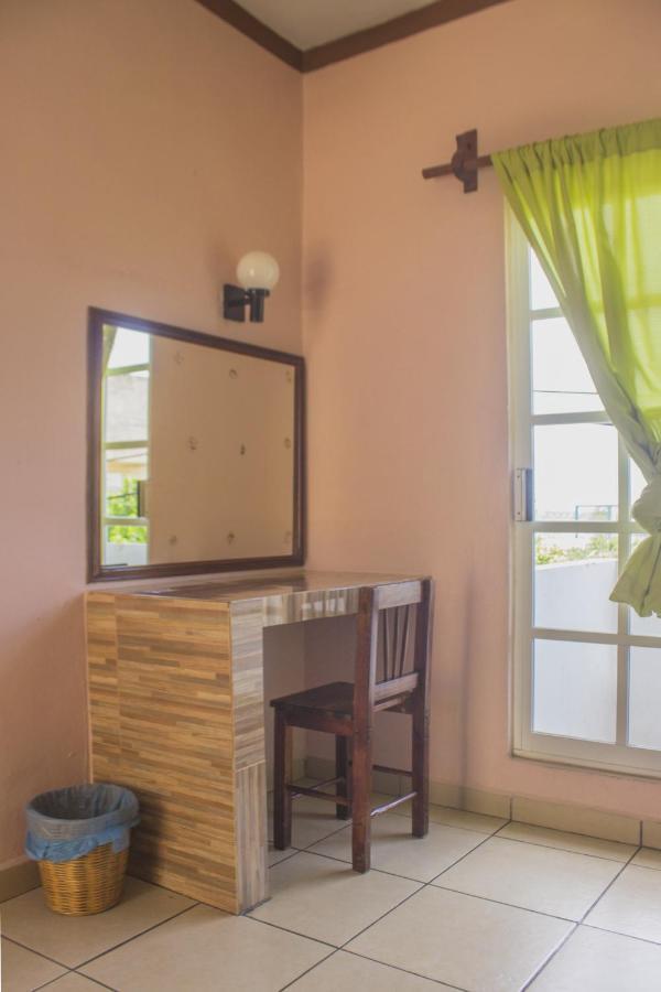 Hotel Casa Juanita Пуерто-Ескондідо Екстер'єр фото